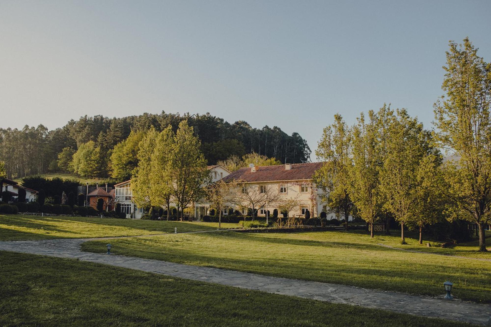 Amalurra Ecohotel & Retreat Center Laiseca Exterior foto
